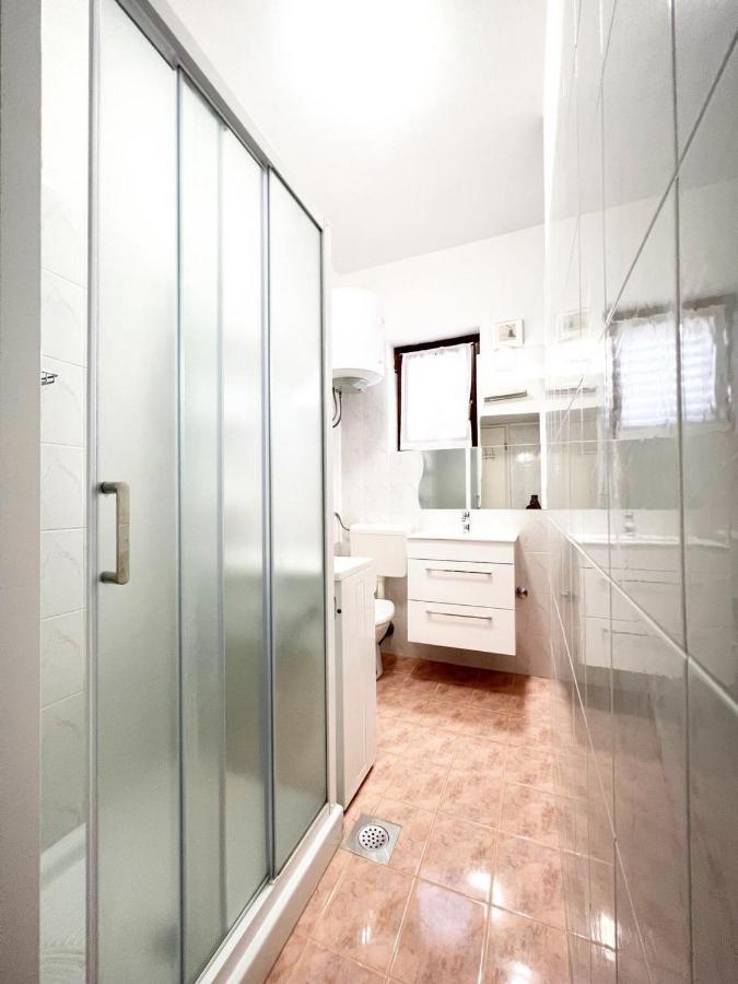 Villa Ortensie Apartments Funtana Kültér fotó